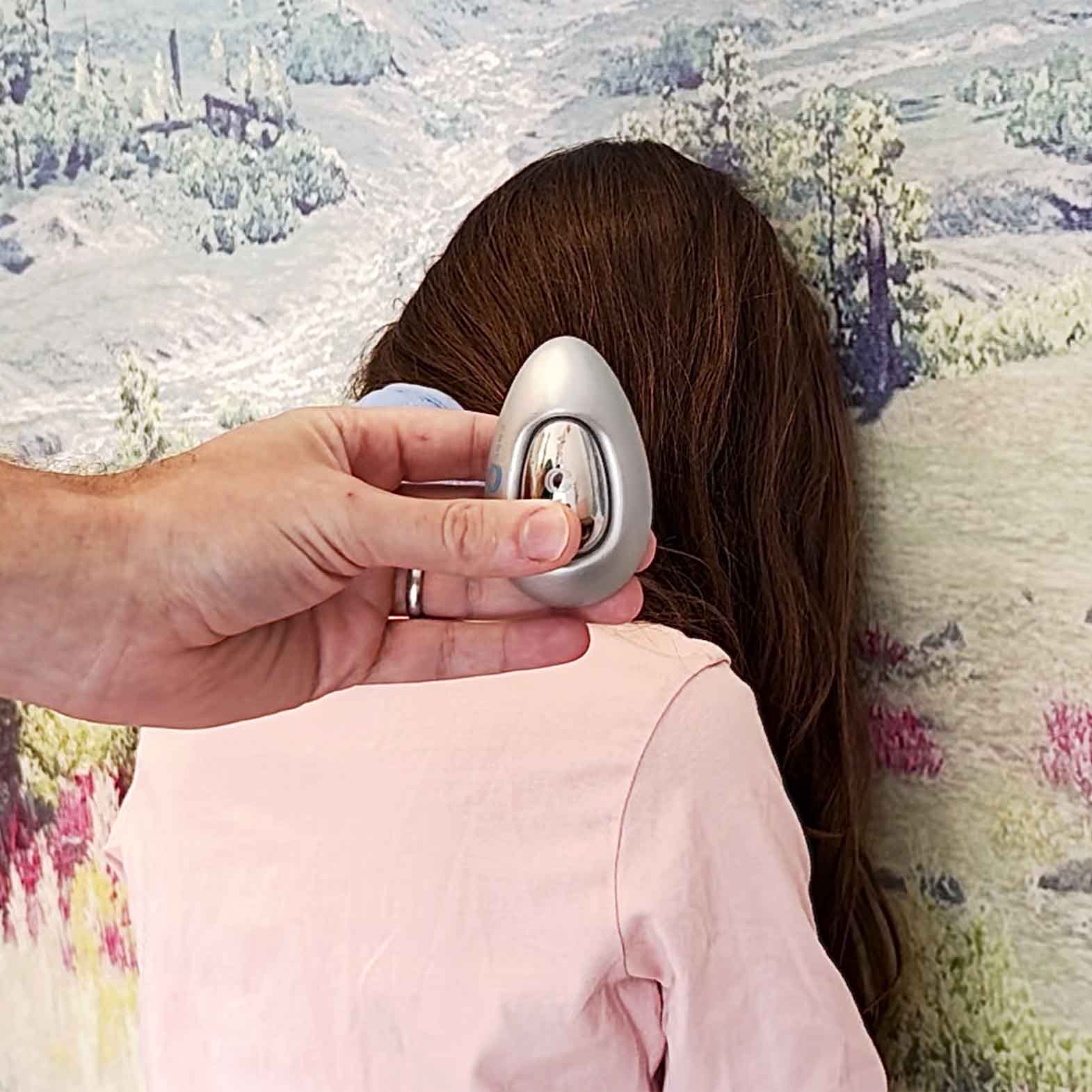 Soothes headaches and stress